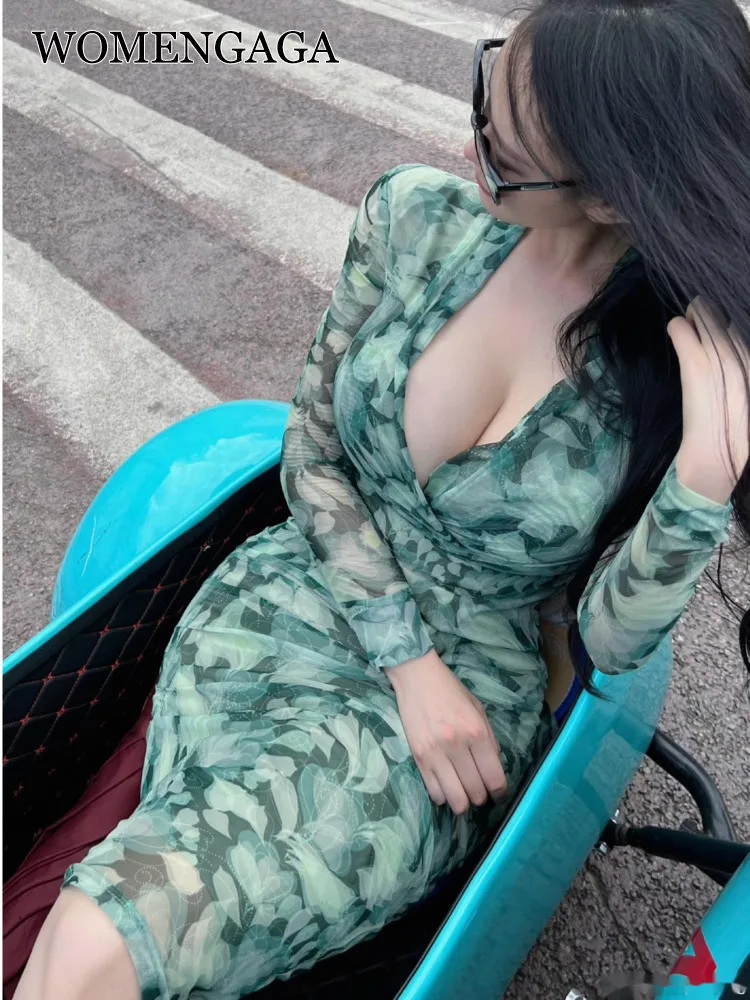 

Женское платье с длинным рукавом, V-образным вырезом и принтом