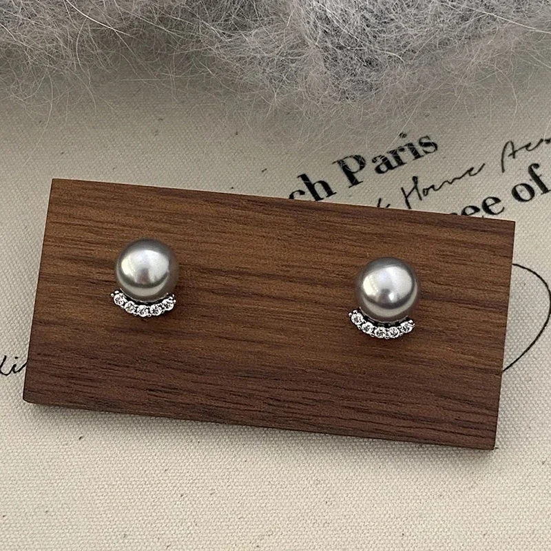 Серьги-гвоздики с жемчугом и цирконом серебро 925 пробы