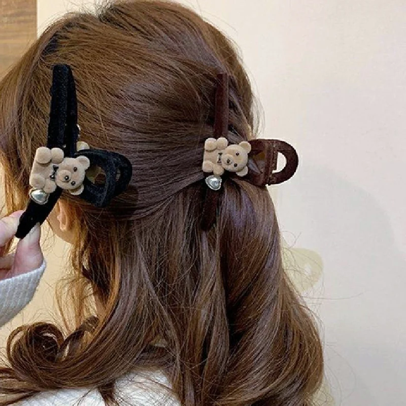 

Autumn Little Bear Cute Hairpin Korean Simple Pearl Cartoon Elegant Shark Grab Clip Female Fashion Casual Hair Accessories