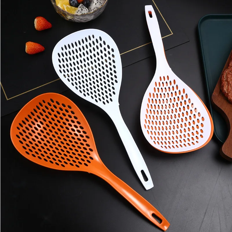 

New Kitchen Japanese-style Household Noodle Spoon Plastic Drain Spoon Long Handle Noodle Spoon Environmental Protection Colander
