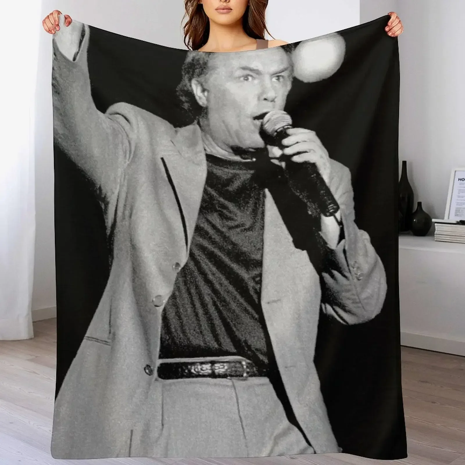 r953 / Новое одеяло Finition 2024 Le Légendaire Chanteur via lɺrgentique Salvatore Adamo (h) Olavia-Olao Okaio Créations