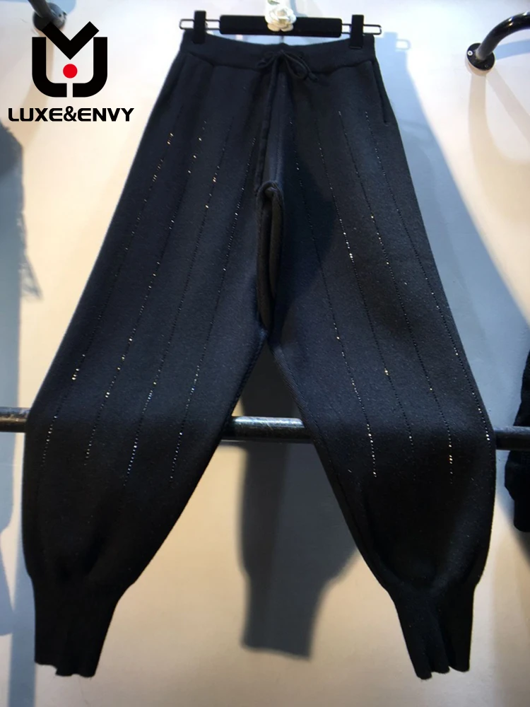 

Брюки шерстяные трикотажные утепленные с высокой талией и бриллиантами