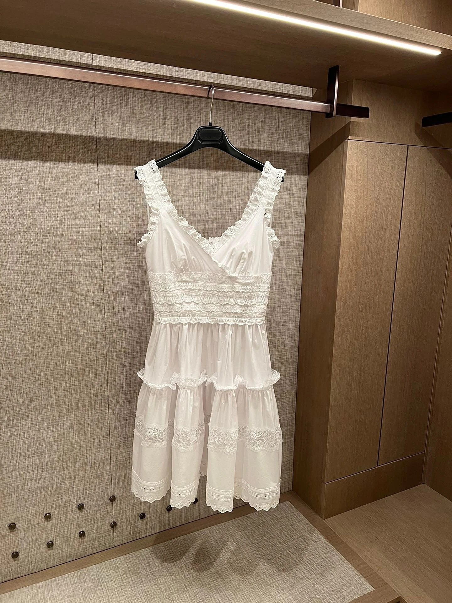 

Woman 2022 Summer Top Quality Solid White Hook Flower Hollow Ruffle Patchwork Mini Spaghetti Strap Dress
