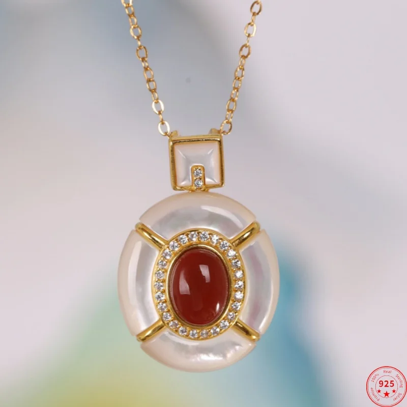 Женский кулон из серебра S925 пробы с агатом и белой ракушкой контрастных цветов