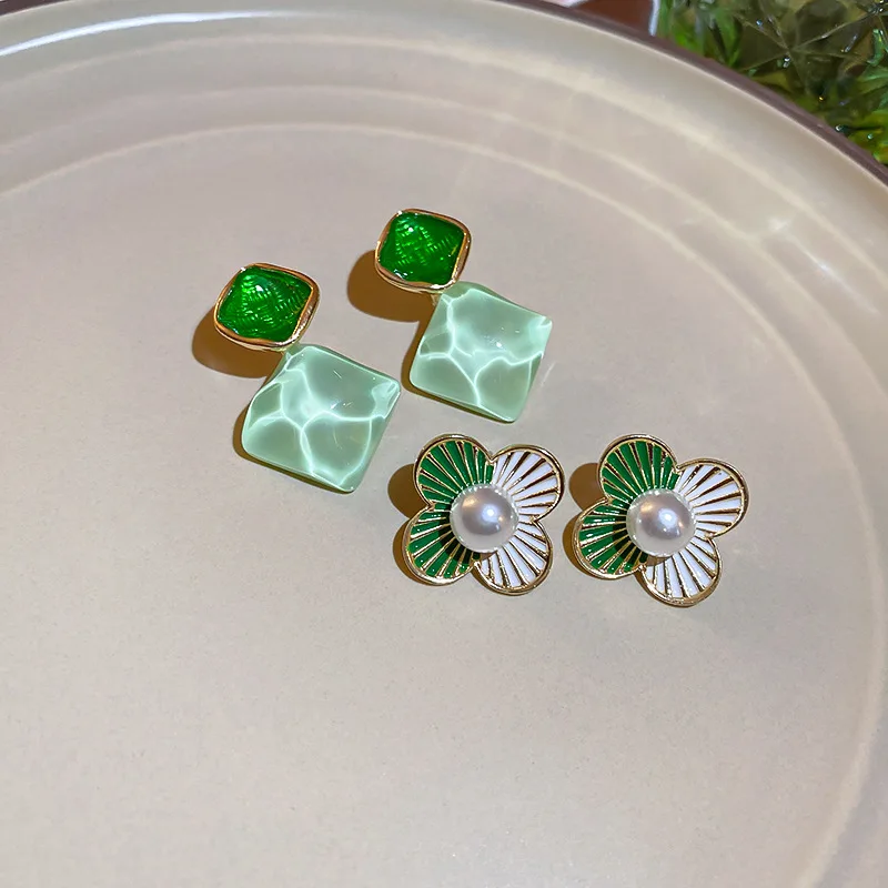 

Silver Needle Imitation Pearl Green Flower Sparkling Geometric Stud Earrings Korean Trend Fashion OL Jewelry for Women Girl Gift