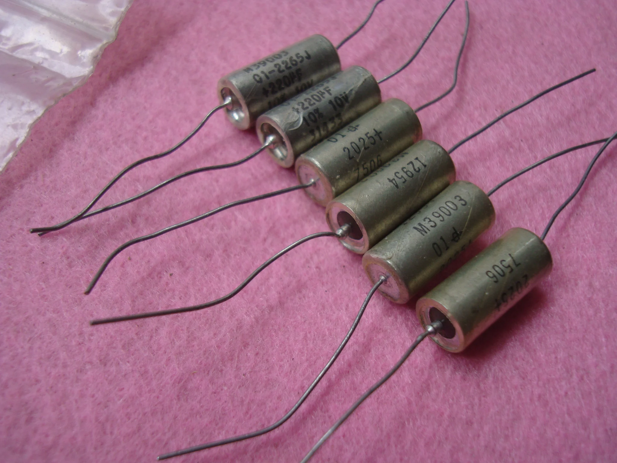 M39003 6 3 V/10V 220UF / V/6V 100UF 150UF 35V 22UF 20V 39UF