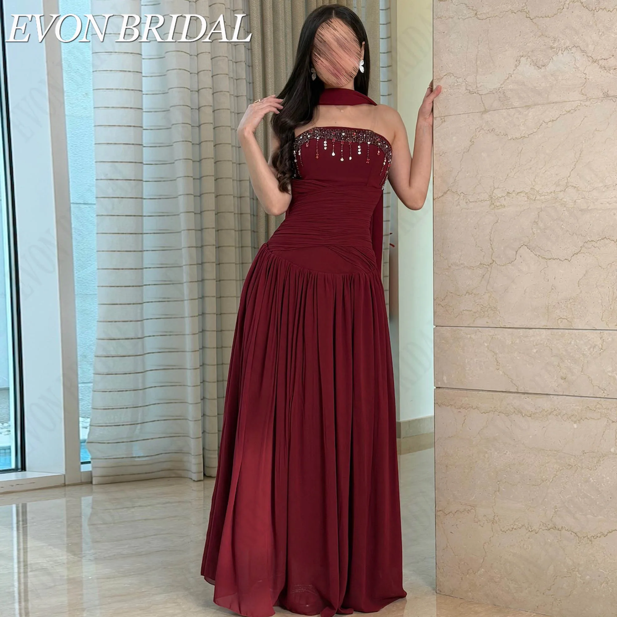 Фото EVON BRIDAL Изготовлено На Заказ Бретельный Шифон Силуэт Линии А Без Рук Бисерная Отделка Вечернее Платье Открытая Спина Низкая Талия Задняя Молния Летающая Шаль Бордовый Винтаж Изящное Праздничное Платье 2026 №1