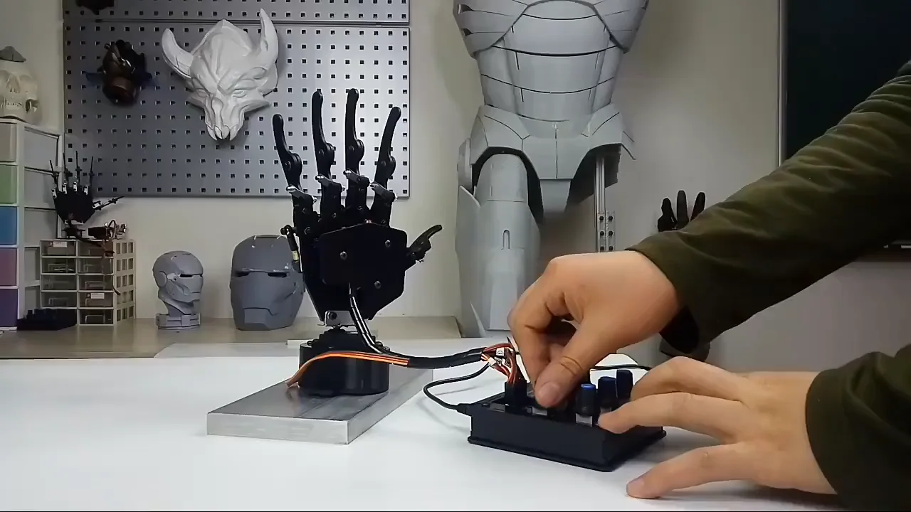 

3D printed 5v robotic arm with arduino control