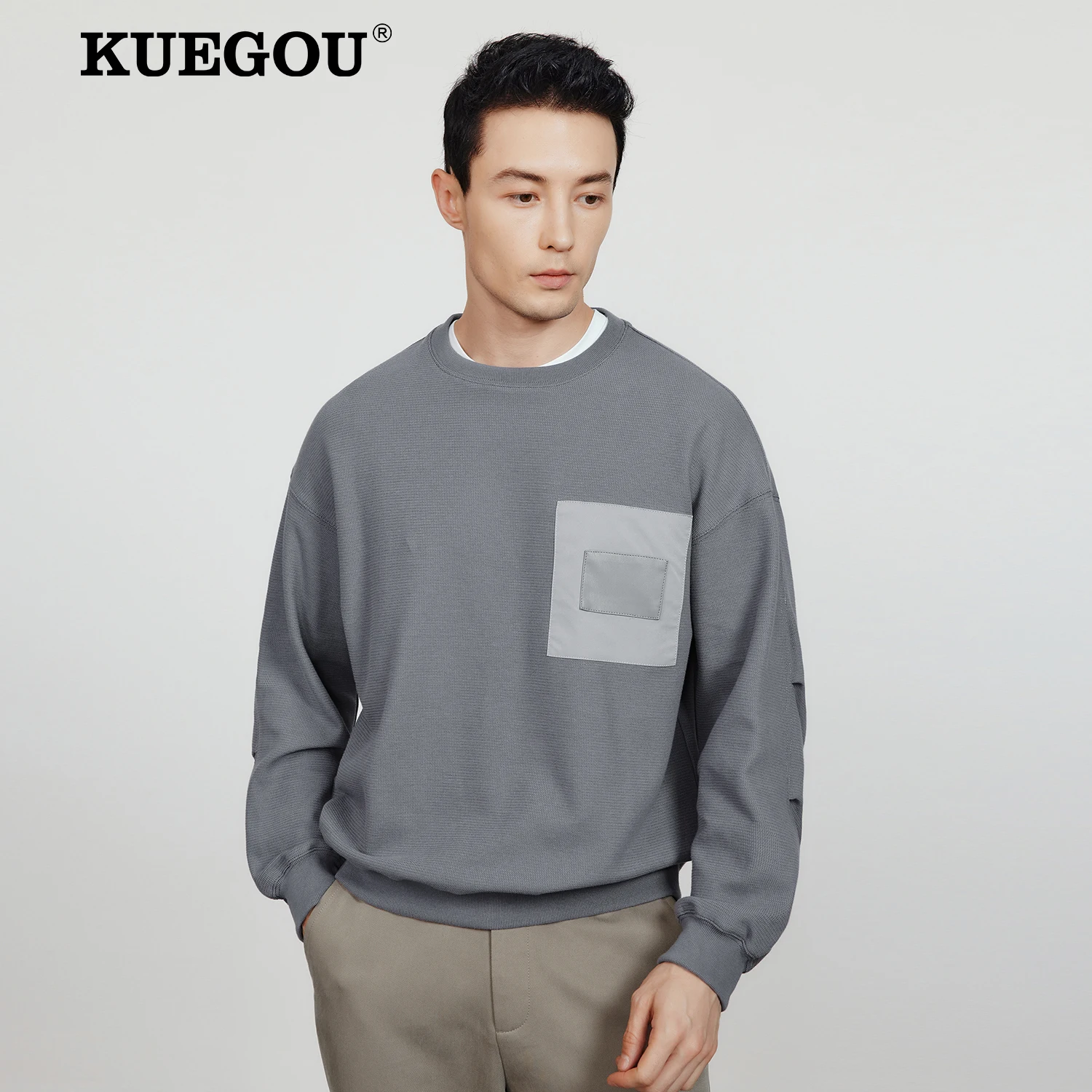 KUEGOU 2022 Autumn Cotton Gray Patchwork New Sweatshirt Men Crewneck Slim Fashion For Male Streetwear Plus Size Clothing 2226