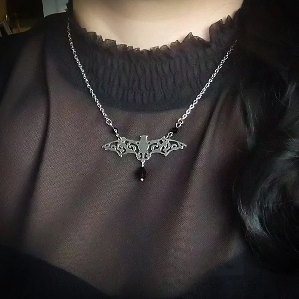 

Pretty Vintage Punk Gothic Bat Pendant Necklace for Women Animals Choker Neck Chain Halloween Collar Hip Hop Girls Jewelry Gift