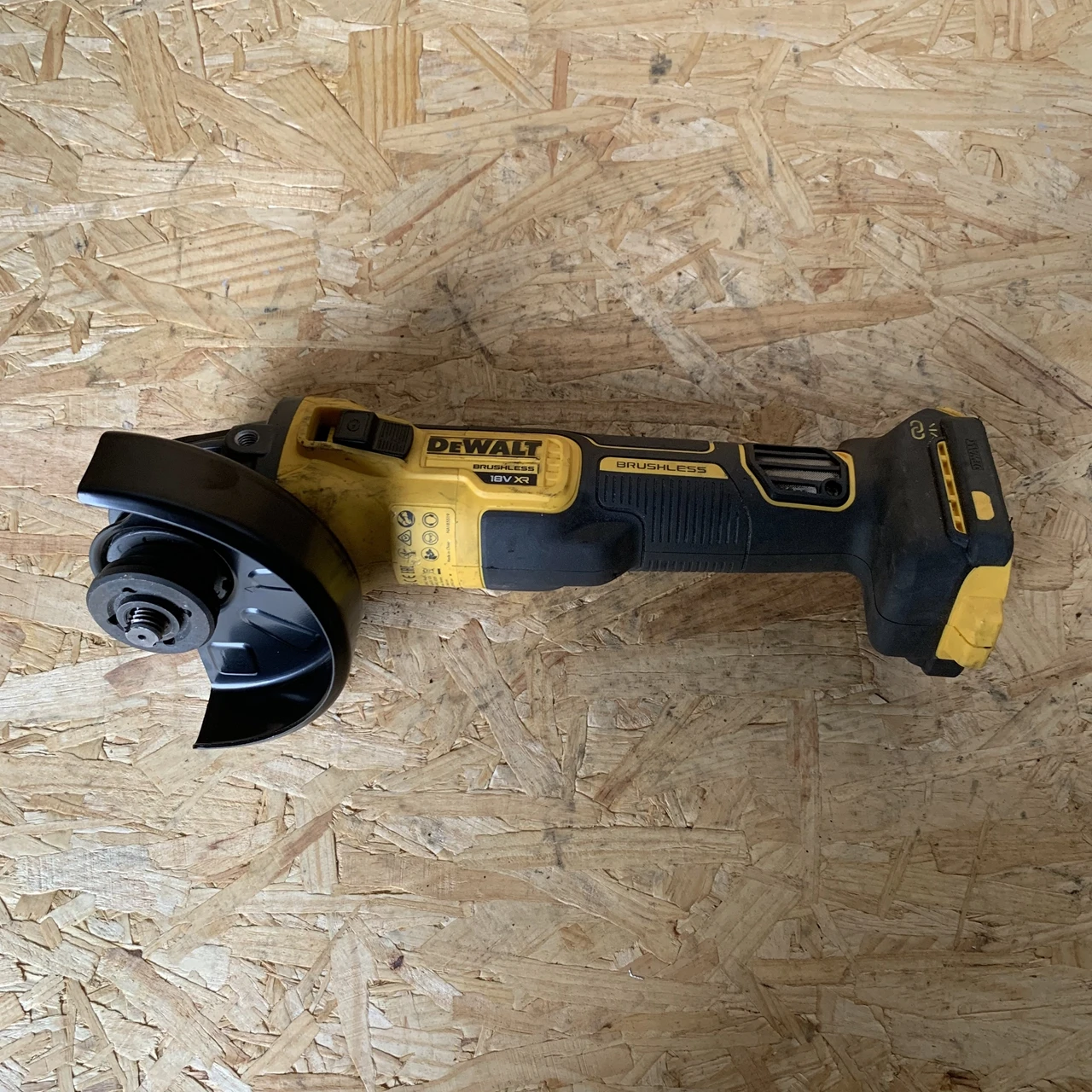 

DEWALT DCG409VSB беспроводная шлифовальная машина