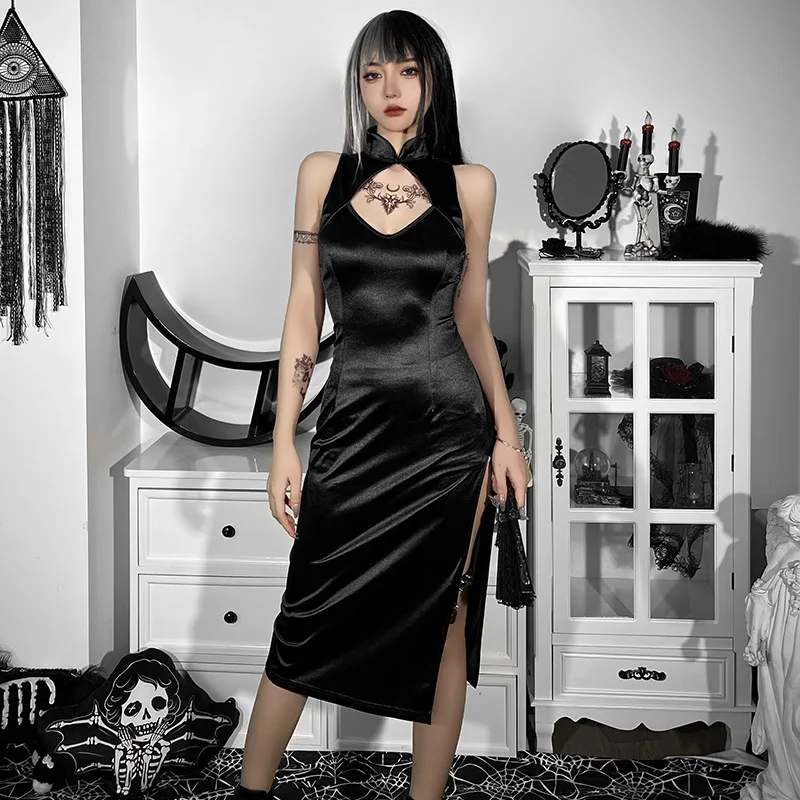 

Женское облегающее платье-футляр в готическом стиле