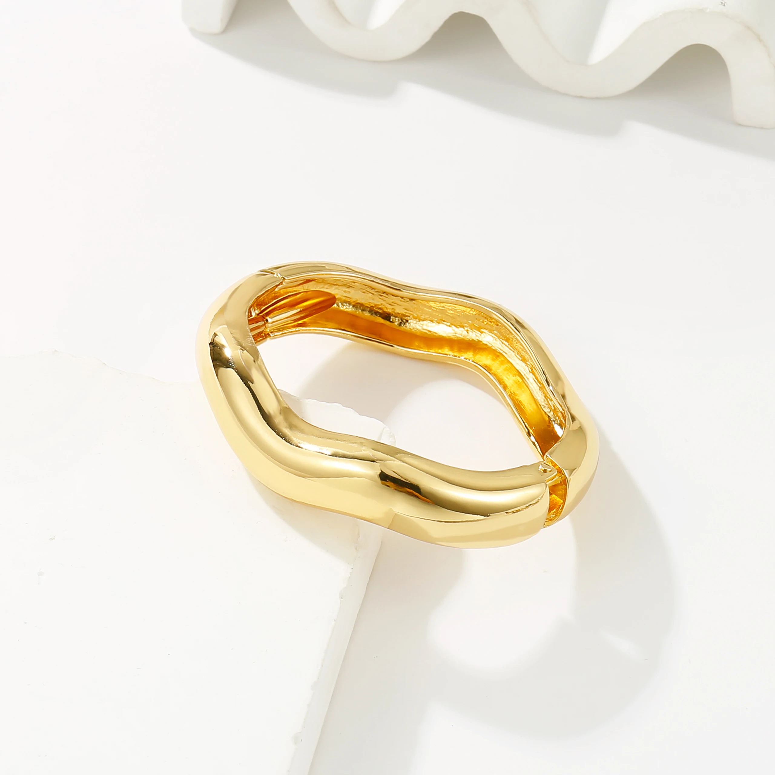 Массивные нестандартные широкие золотистые браслеты Badu для женщин модные