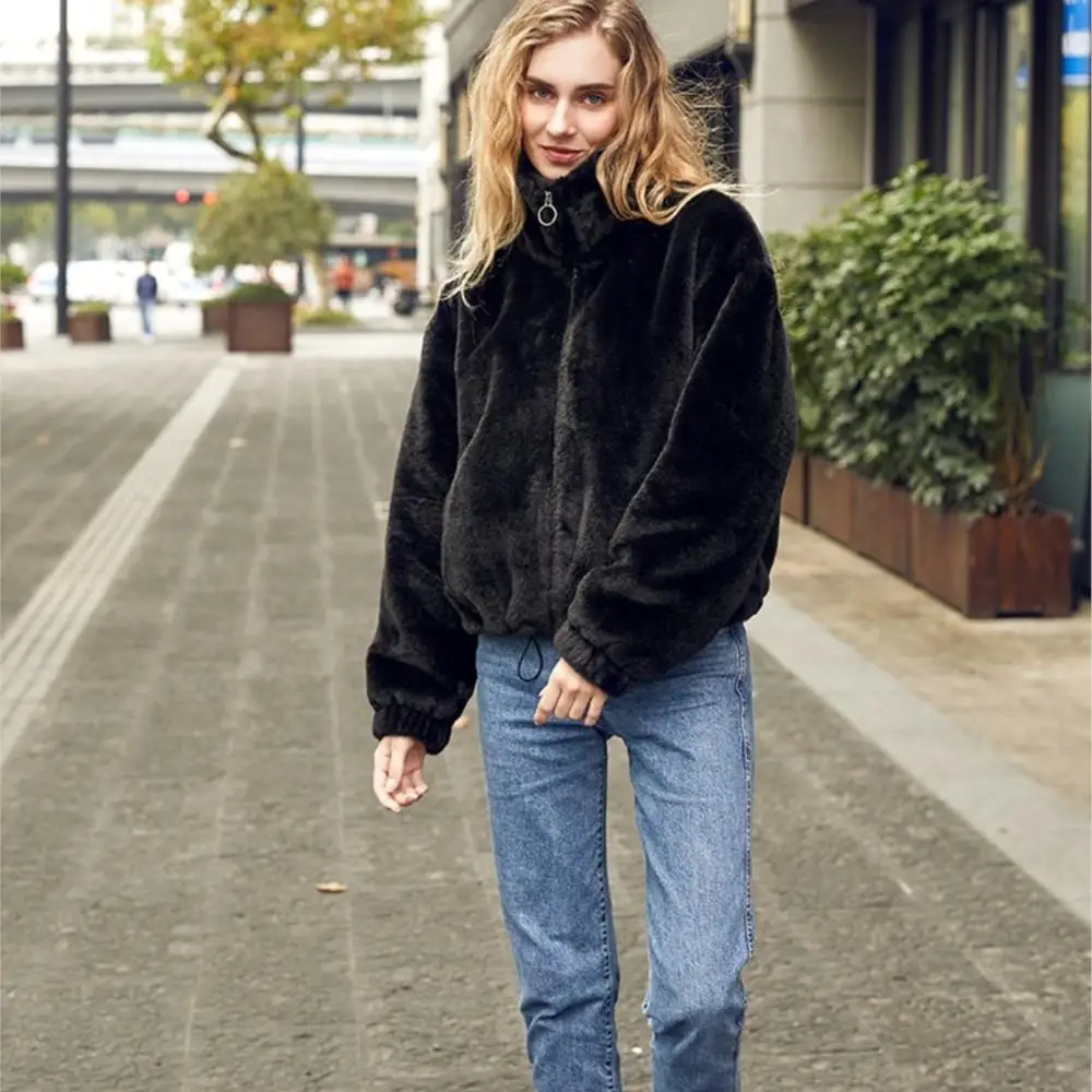 Luxury Winter Women's Coat Fashion Designer Simple Teddy Fur Coat Pocket Short Style Pure Color Soft Zipper Fur Women's Coats