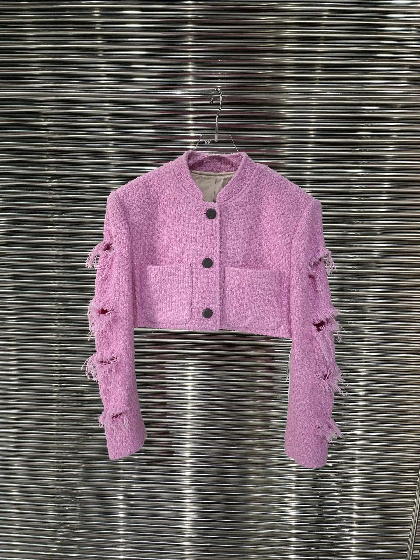 

2023Early spring new pink wool blend braided coarse flowers short small stand-up collar coat, sleeves ripped tassel design