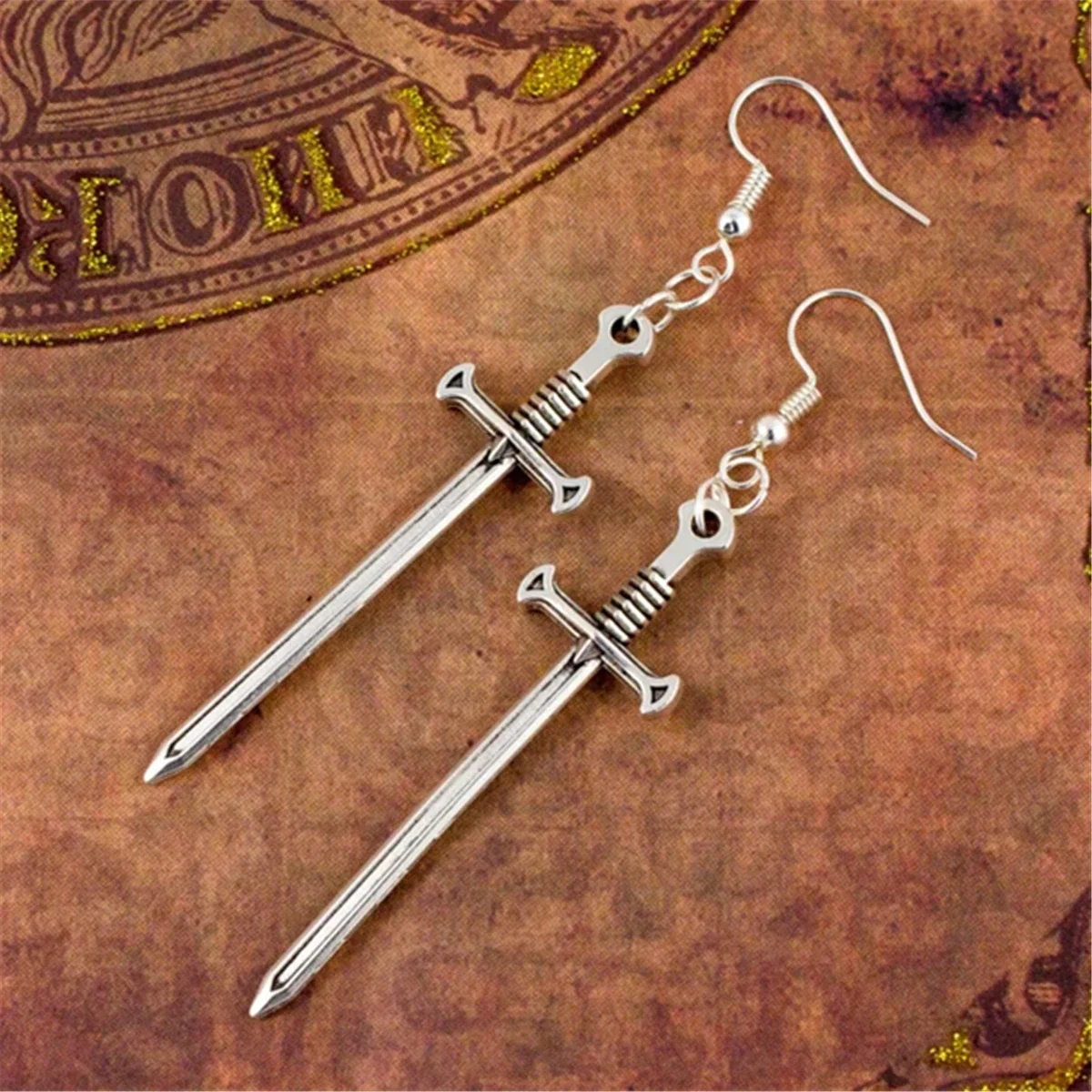 Готические серьги с мечом меч в готическом стиле темные академические ведьмы