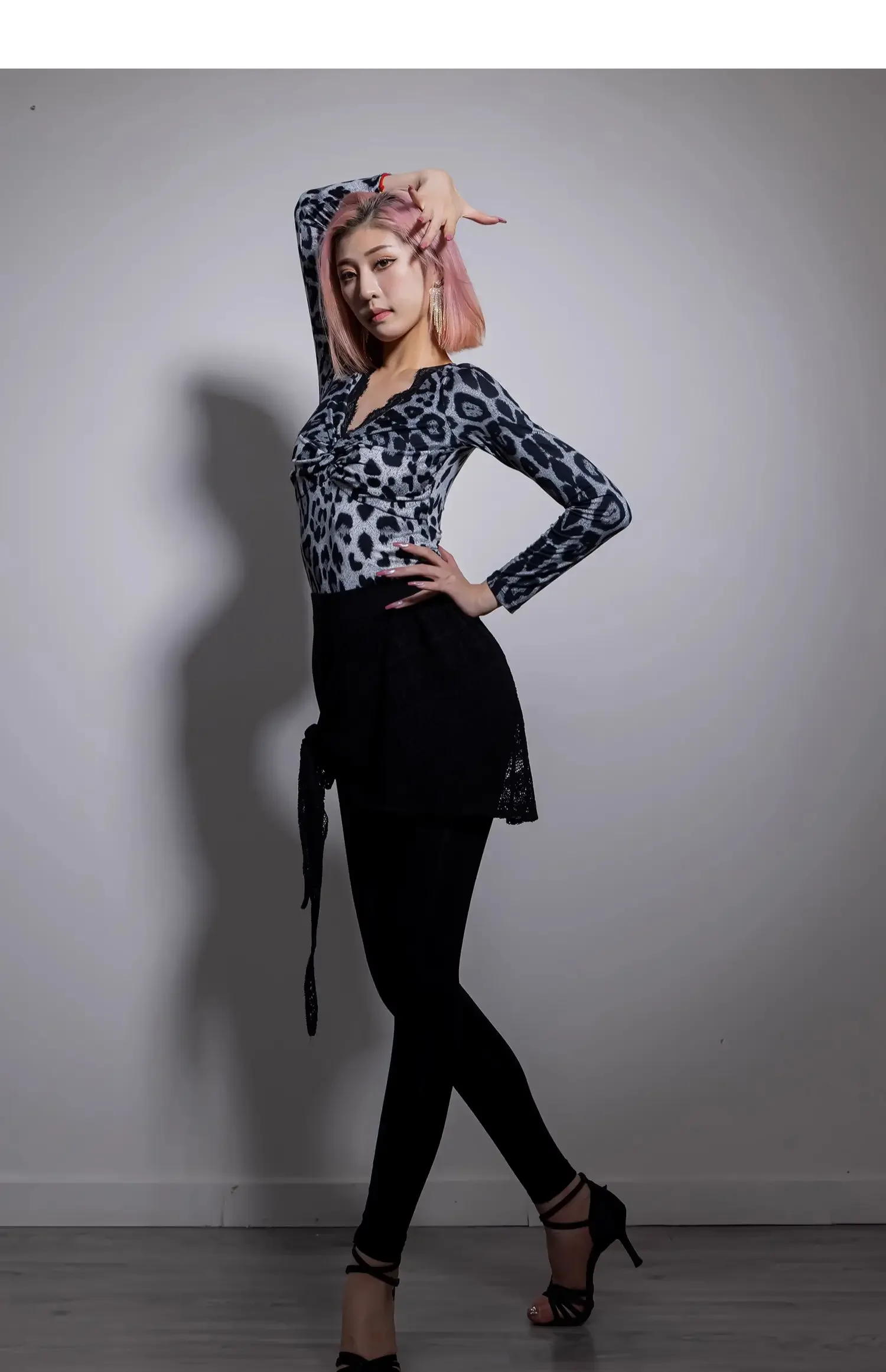 Женское платье для латиноамериканских танцев дизайнерское с шарфом на бедрах