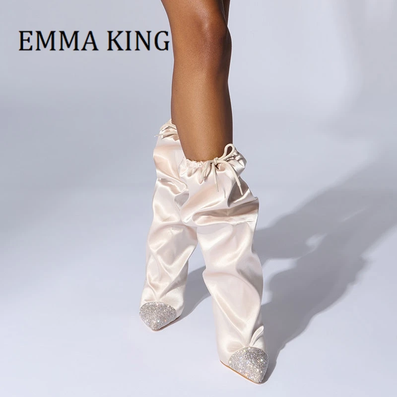 Женские атласные ботинки с напуском пикантные сапоги до колена острым носком и