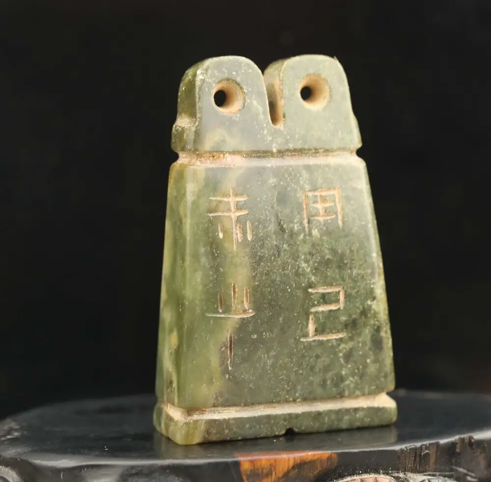 

Старинная статуя из натурального нефрита ручной работы с кулоном-уплотнителем