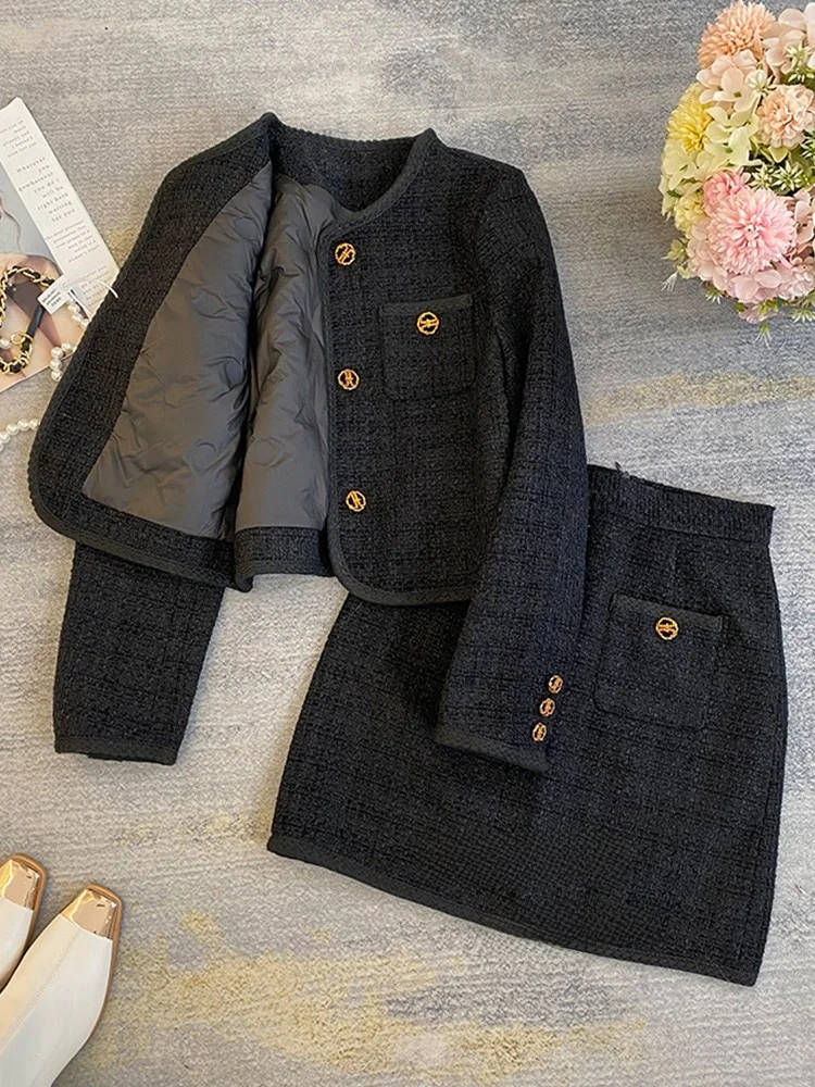 Красный изящный пуховик женский комплект зимы 2024 новинка высокого класса