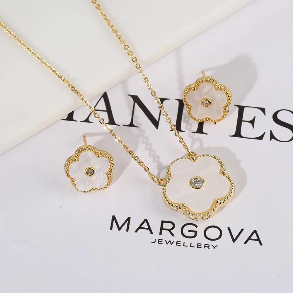 

3pc / suit new five leaf petal Pendant Necklace Earrings women's gold chain holder solid jewelry electroplating high quality