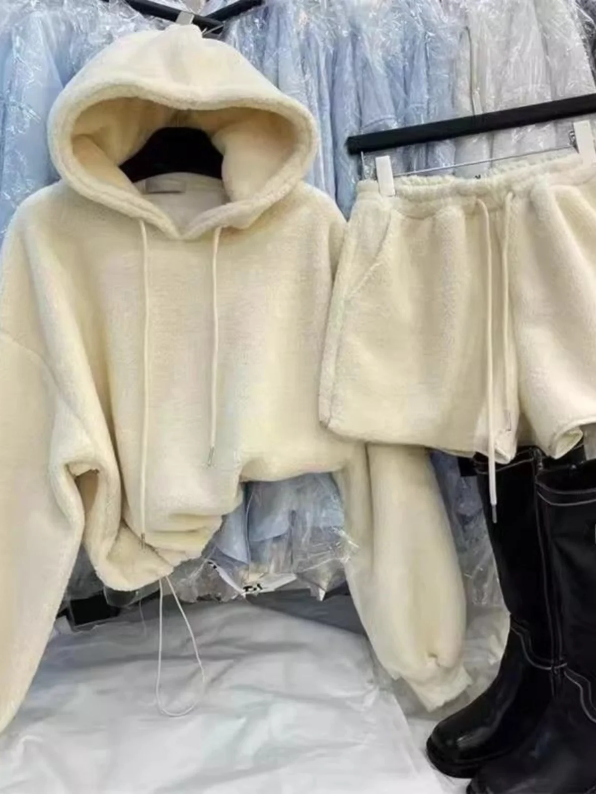 Комплект с капюшоном из овечьей шерсти шорты женские зимние маленькие модные