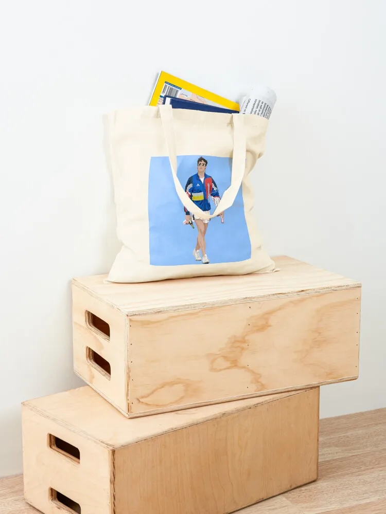 Копия Paul Mescal (удерживающая розовый джин Gordon's Crabbies и креветки коктейльные чипсы)