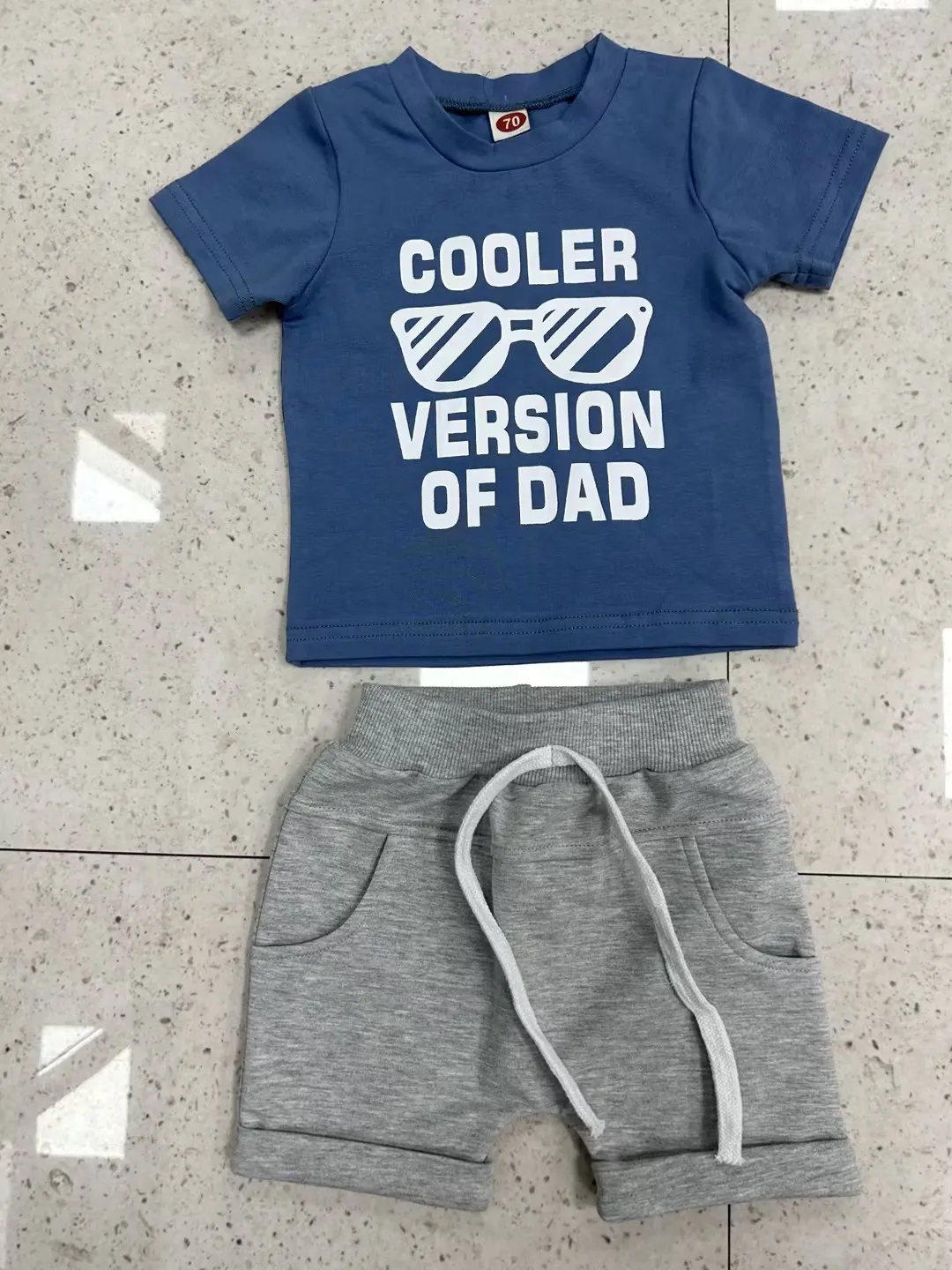 

Your Little Boy's Summer Must-Have: Cool and Comfy Pants Set，Short Sleeved Letter Top+Rolled Edge Shorts