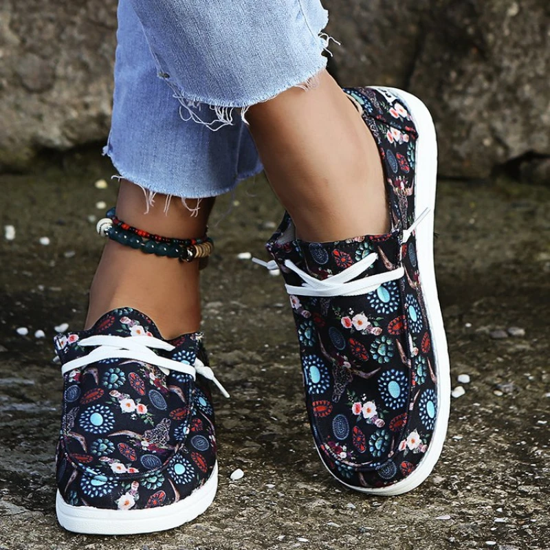 

Canvas Shoes Woman Light Weight Slip-on Flat Sneakers Ladies Summer Breathable Cloth Loafers Brand Design Print Moccasin Mujer