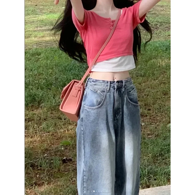 Миниатюрная женская дизайнерская нишевая укороченная футболка с короткими