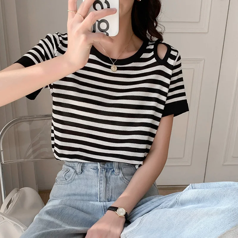 

Женская футболка в полоску, с коротким рукавом и графическим принтом