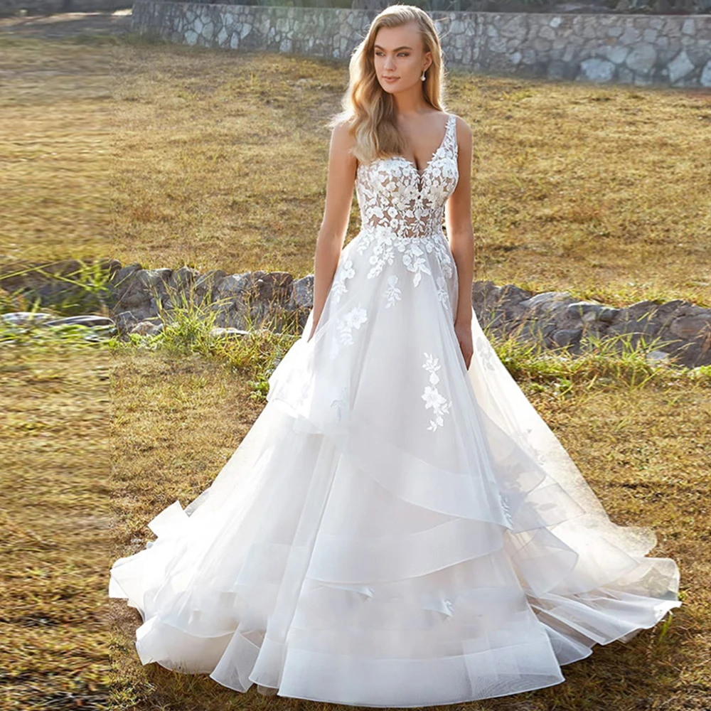 

Vintage Boho Wedding Dresses V-Neck Sleeveless Tulle Wedding Gown Lace Tiered Backless Floor Length Bride Dress Vestido de Novia