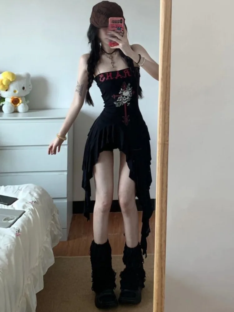 Элегантное черное платье нестандартной формы без бретелек для женщин лето 2024