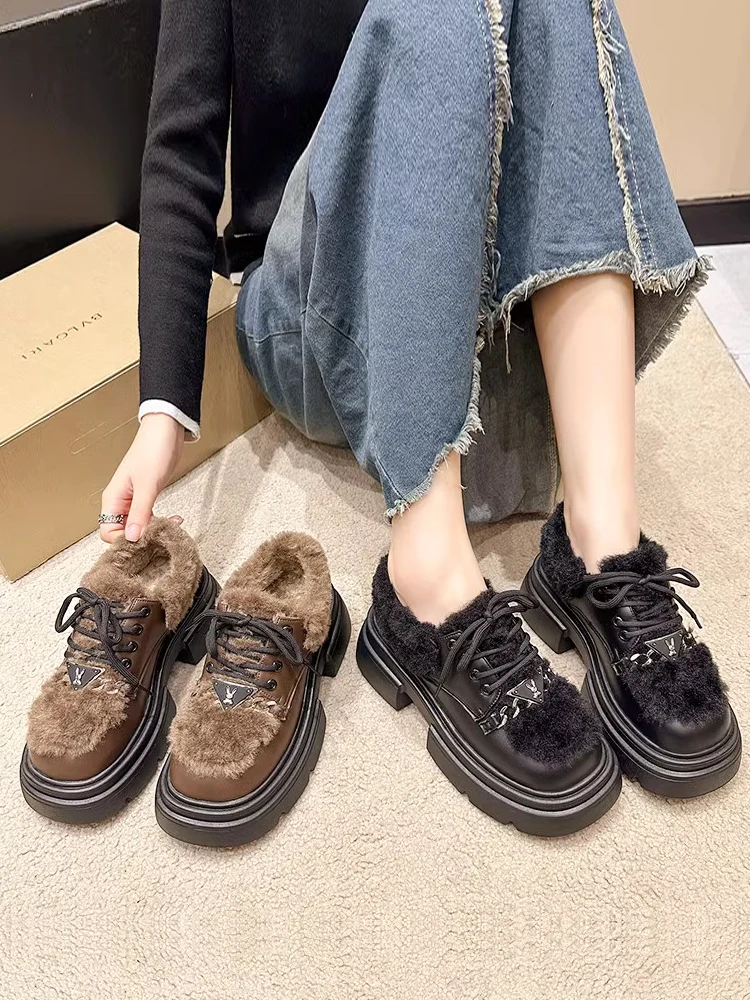 

Flock Med Shoes House Slippers Platform Fur Flip Flops Slipers Women Plush 2023 Soft Basic Lace-Up Square heel Rubber Retro with