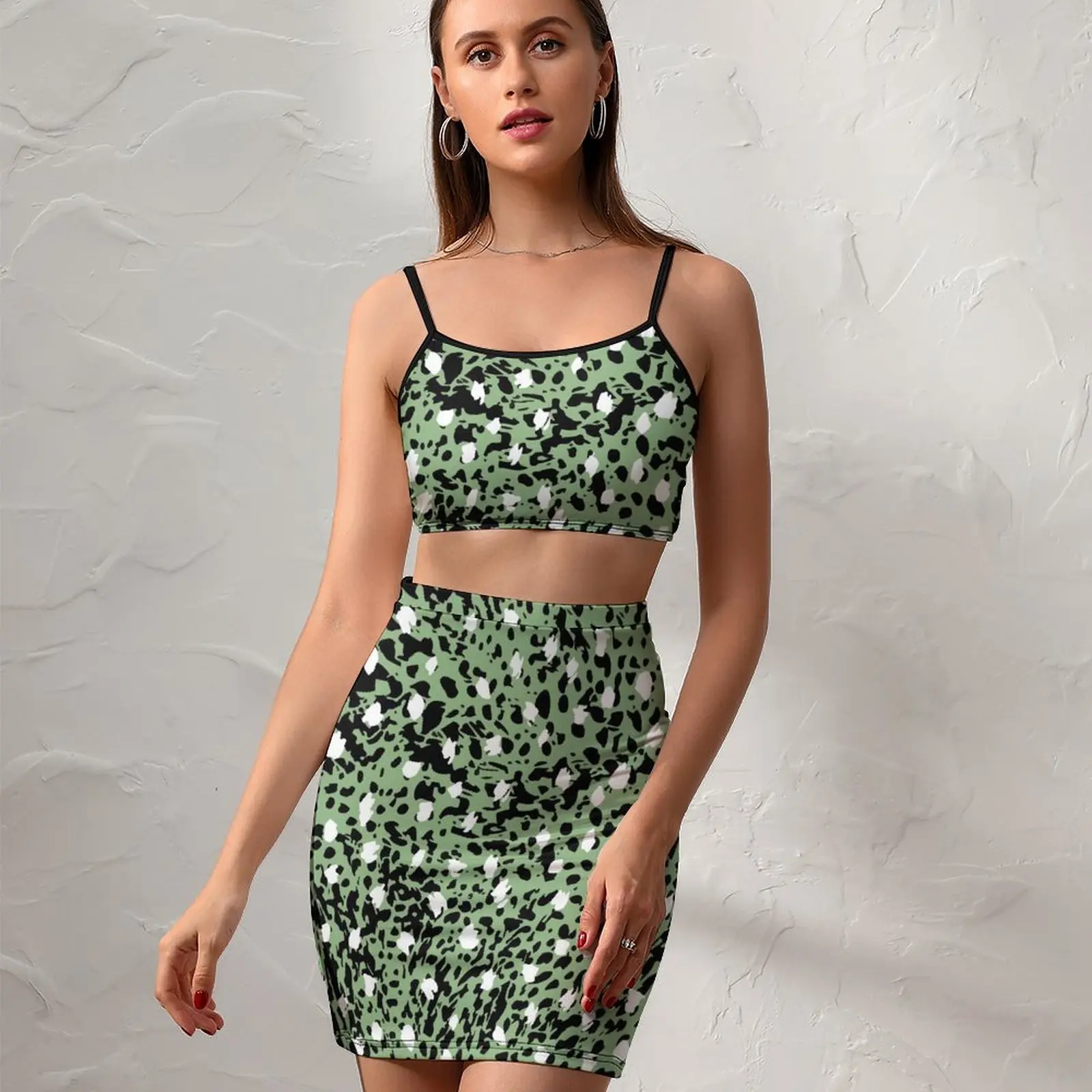 Повседневный комплект с юбкой леопардовым принтом