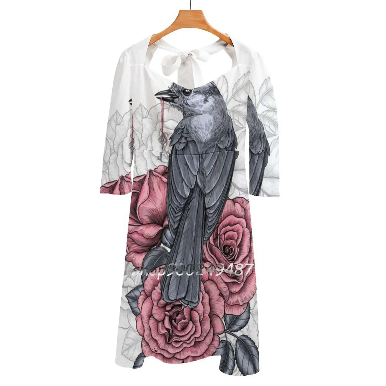 

Платье женское вечернее средней длины с серебряными ключами