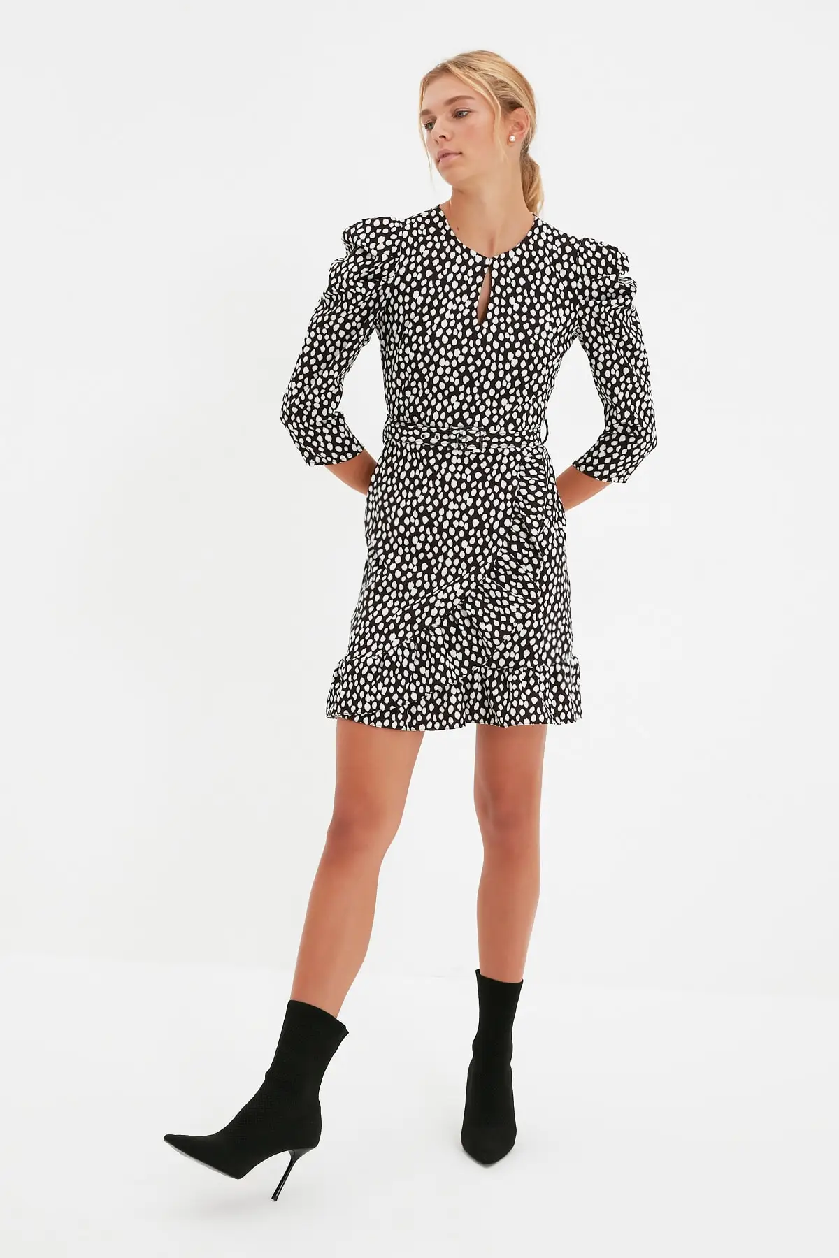 

Trendyol Arched Balloon Sleeve Dress TWOAW22EL0200