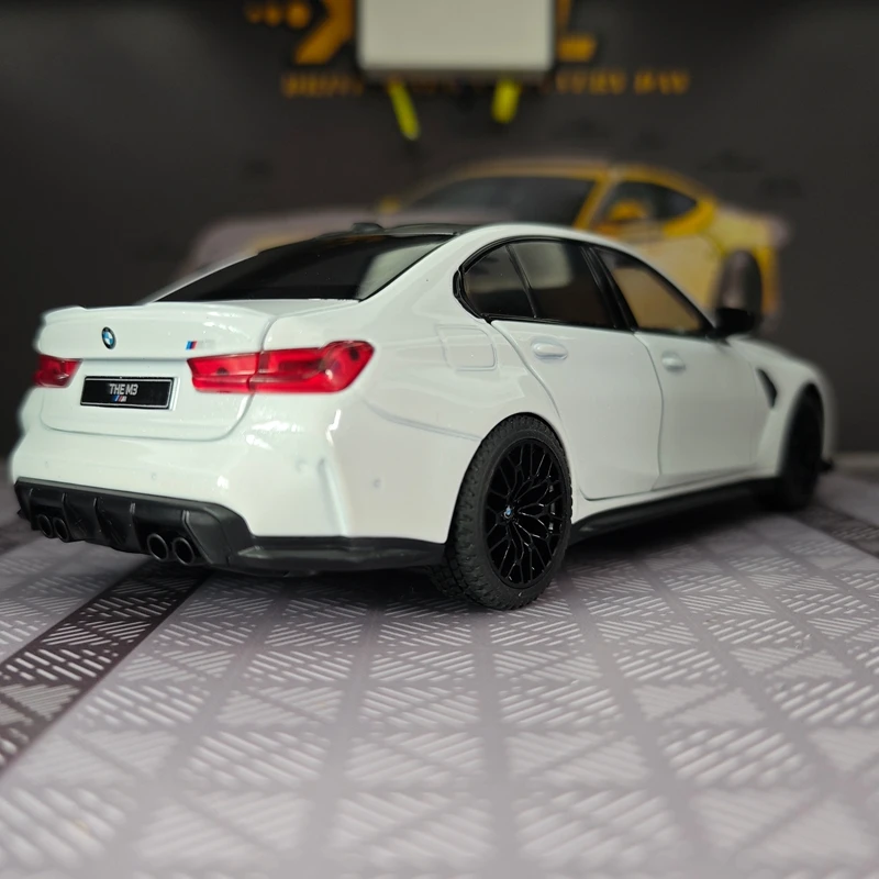 Модель суперкара BMW M3 CS LCI из сплава, масштаб 1:24, с открывающимися дверями, капотом и багажником, со звуковыми и световыми эффектами, в комплекте с подарками. (art.: 3920da4dca069) - 3920da4dca069