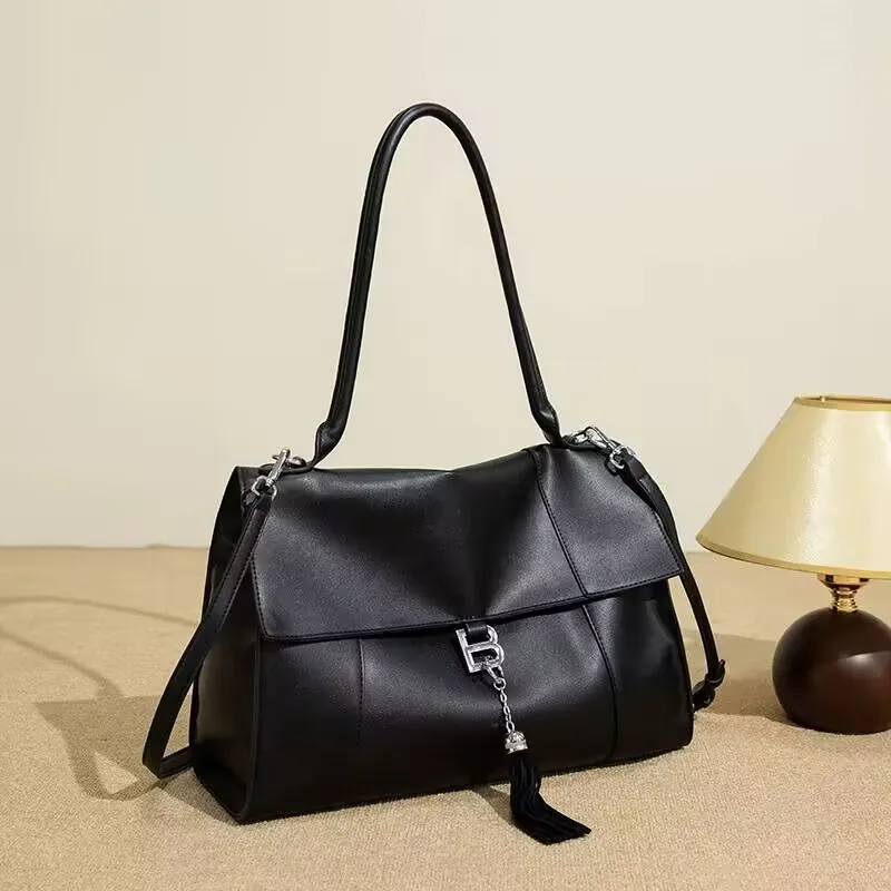 Большая вместительная сумка для поездок