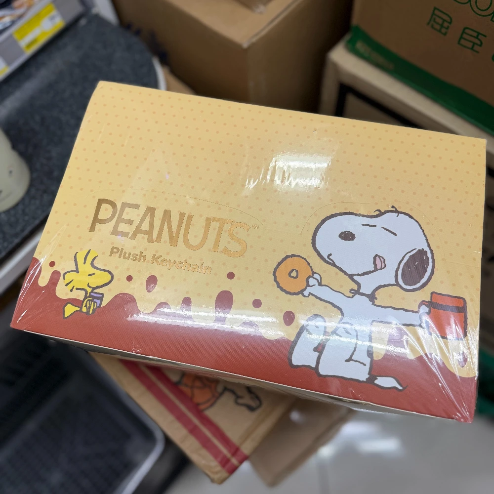 Брелок-сюрприз из серии Peanut Bakery: фигурка Снупи, подвеска, милый настольный декор, модная загадочная игрушка-сюрприз в пакете, подарок (art.: 3920d89009bc5) - 3920d89009bc5