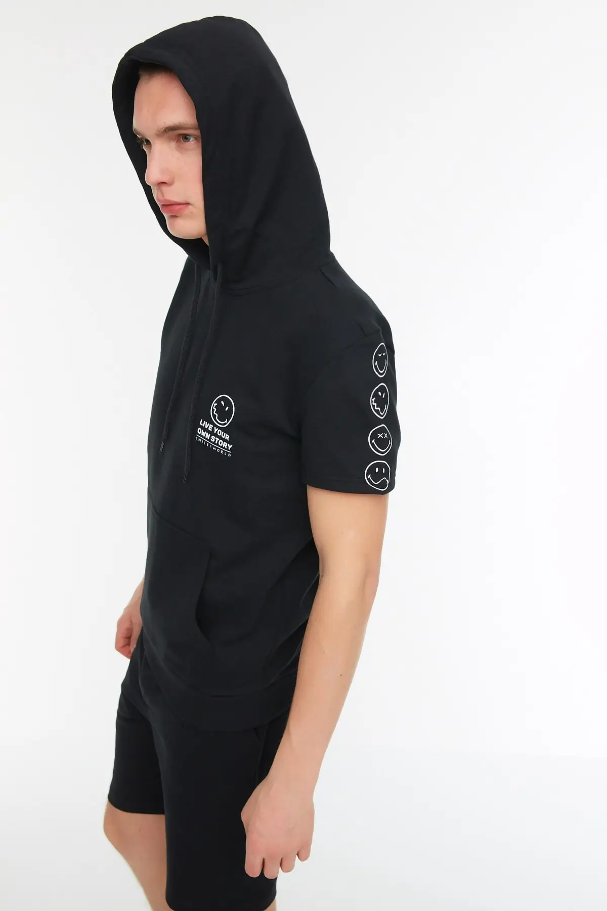

Black men's Slim Fit Hooded Short Sleeve Printed Sweatshirt TMNSS22SW0106