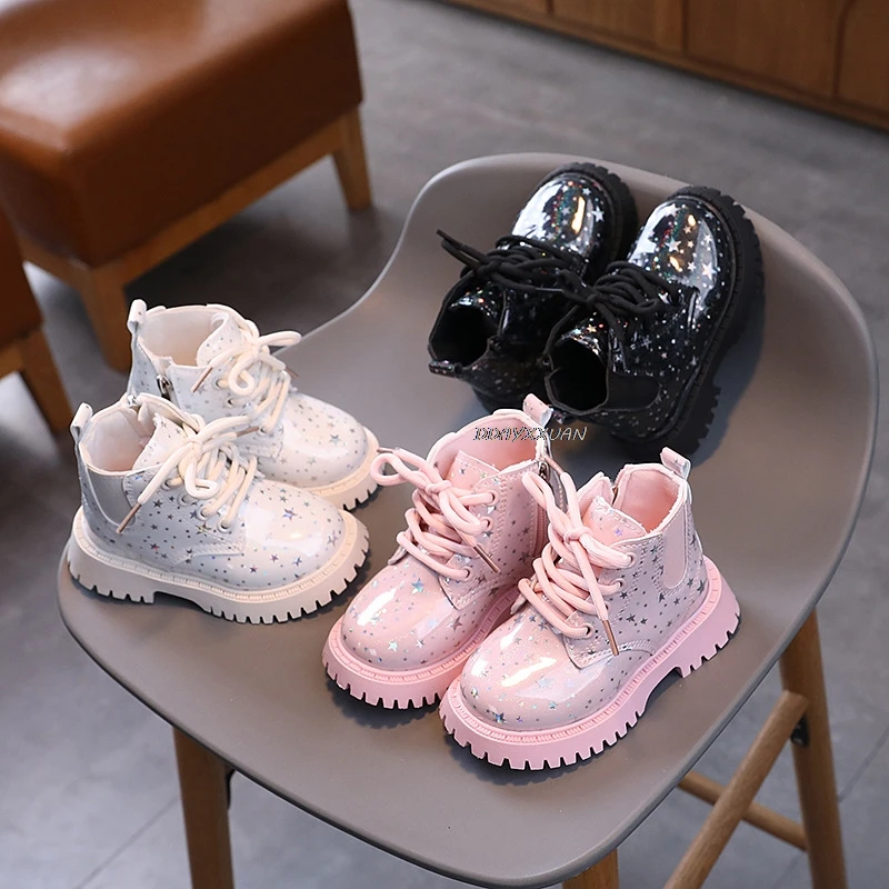 Новые короткие сапоги для девочек детские легкие ботинки на мягкой подошве в