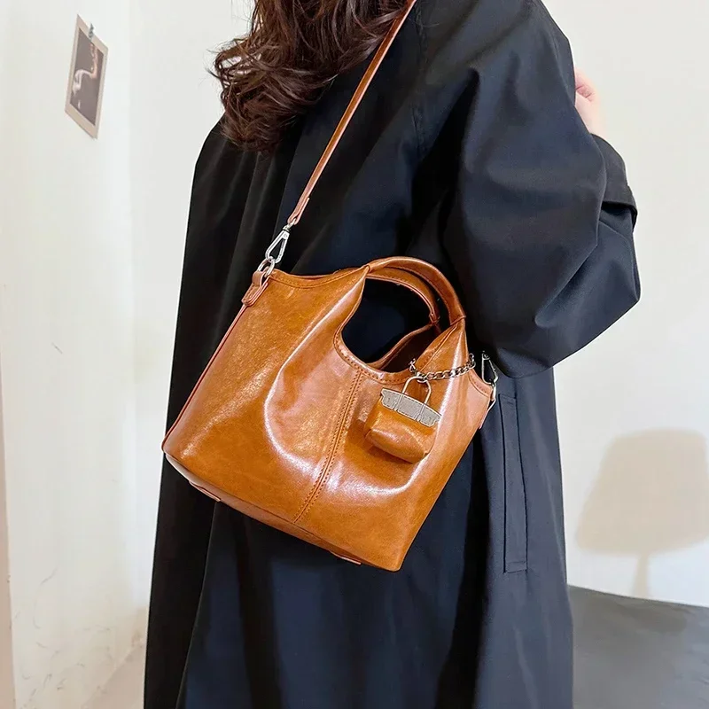 Большая вместительная женская сумка-тоут из мягкой кожи новинка 2024