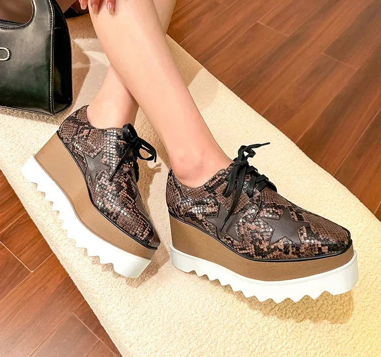 Туфли на высоком каблуке Lady On A Wedge Резиновые туфли из искусственной кожи с