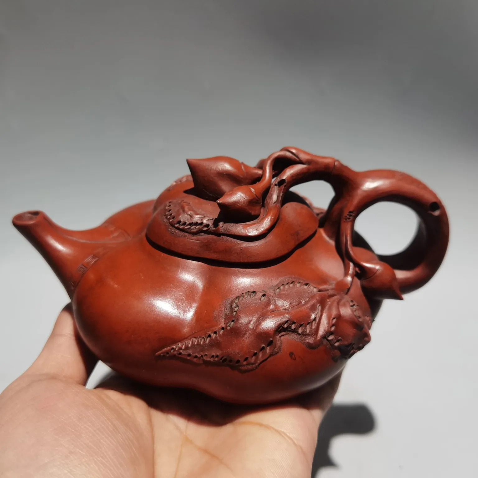 

7" Chinese Yixing Zisha Pottery peach peach leaves longevity pot teapot purple clay pot kettle red mud Ornaments Gather fortune