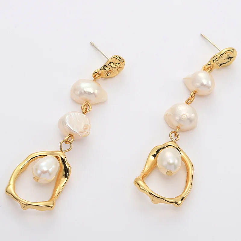 

European and American fashion metallic gold geometric long freshwater pearl earrings
