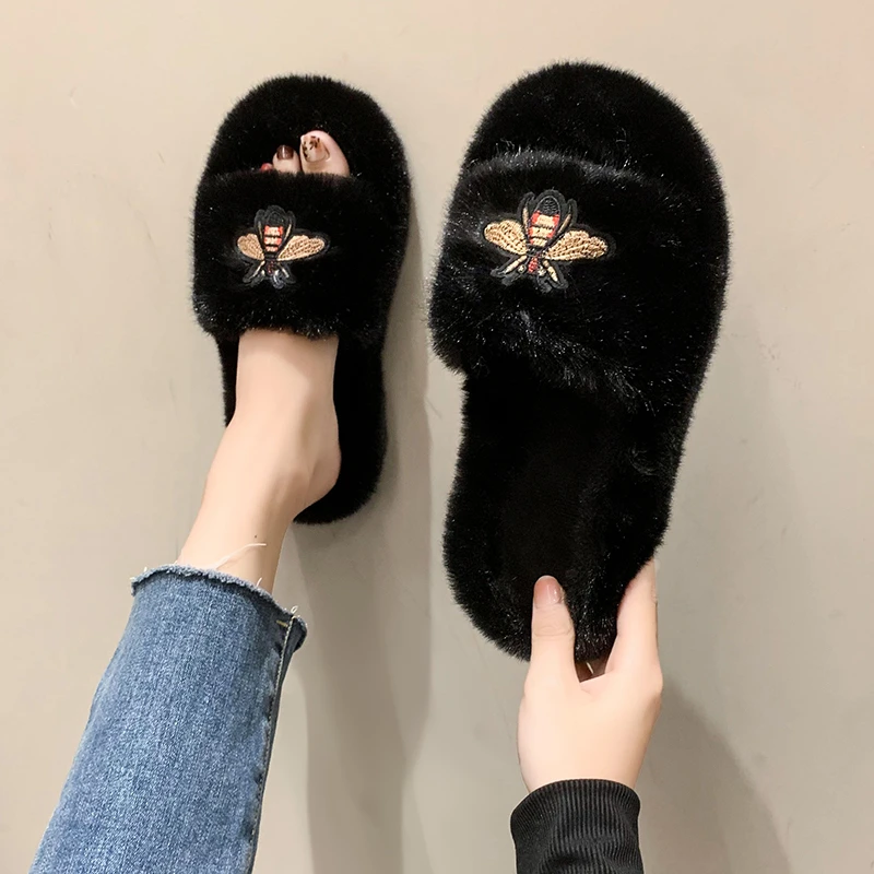 

Новинка 2022, Женская универсальная обувь с открытым носком, маленькая пчелка, на плоской подошве, снаружи Тапочки
