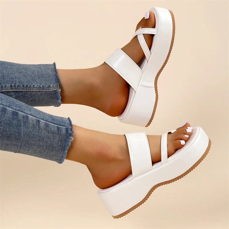 2023 New Summer Oversized Pullover Toe Slippers Women Outwear Round Toe Solid Sexy Thick Sole Fashion Women's Shoes