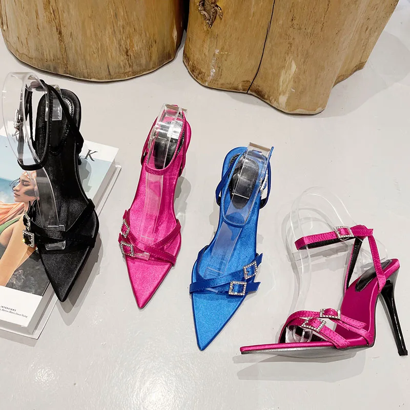 

Женские босоножки на высоком каблуке, с острым носком