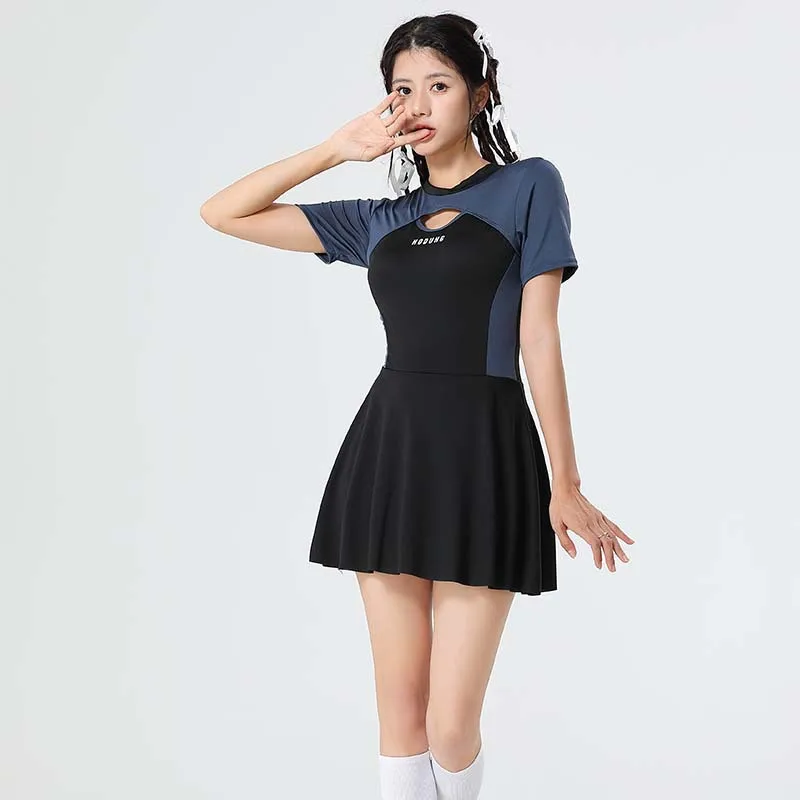 Женский слитный купальник с коротким рукавом для занятий водными видами спорта